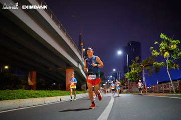 HO CHI MINH CITY NIGHT RUN EXIMBANK 2024 - Ảnh #1988765