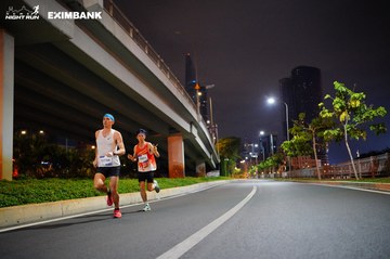 HO CHI MINH CITY NIGHT RUN EXIMBANK 2024 - Ảnh #1988453