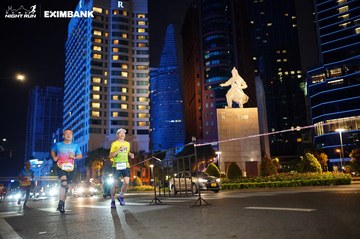 HO CHI MINH CITY NIGHT RUN EXIMBANK 2024 - Ảnh #1990380