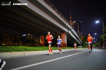 HO CHI MINH CITY NIGHT RUN EXIMBANK 2024 - Ảnh #1988694