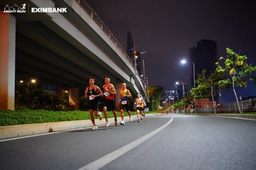 HO CHI MINH CITY NIGHT RUN EXIMBANK 2024 - Ảnh #1988412