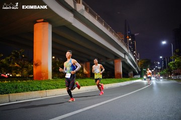 HO CHI MINH CITY NIGHT RUN EXIMBANK 2024 - Ảnh #1988516