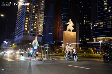 HO CHI MINH CITY NIGHT RUN EXIMBANK 2024 - Ảnh #1989163