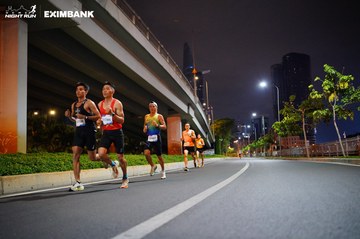 HO CHI MINH CITY NIGHT RUN EXIMBANK 2024 - Ảnh #1988419