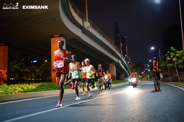 HO CHI MINH CITY NIGHT RUN EXIMBANK 2024 - Ảnh #1988356