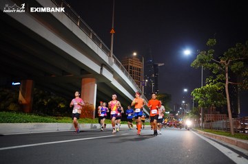 HO CHI MINH CITY NIGHT RUN EXIMBANK 2024 - Ảnh #1988922