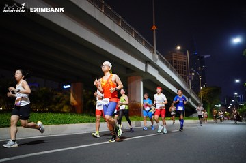 HO CHI MINH CITY NIGHT RUN EXIMBANK 2024 - Ảnh #1988892