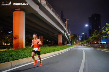 HO CHI MINH CITY NIGHT RUN EXIMBANK 2024 - Ảnh #1988483