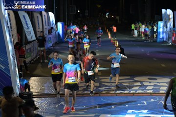 HO CHI MINH CITY NIGHT RUN EXIMBANK 2024 - Ảnh #2032436