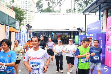 Photo HO CHI MINH CITY NIGHT RUN EXIMBANK 2026 - 0136d90f9bf3c0175117aea699b890ec.jpg
