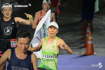 Photo HO CHI MINH CITY NIGHT RUN EXIMBANK 2026 - 018e1e03e3928bb10c57bac6b71299f2.jpg