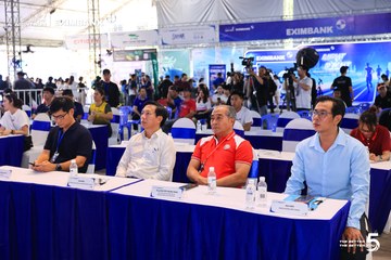 Photo HO CHI MINH CITY NIGHT RUN EXIMBANK 2026 - 051e760edc6692710353b6f1c9dcb356.jpg