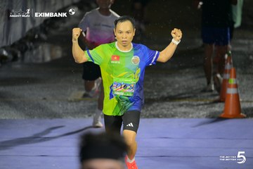 Photo HO CHI MINH CITY NIGHT RUN EXIMBANK 2026 - 076dc6539ada3a53d9007827d4980057.jpg