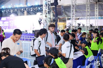 Photo HO CHI MINH CITY NIGHT RUN EXIMBANK 2026 - 0be91538d1d6399543654b0bb8704f3b.jpg