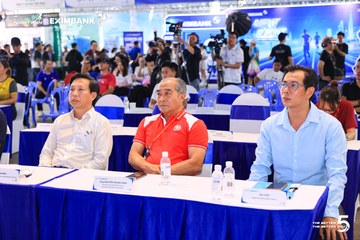 Photo HO CHI MINH CITY NIGHT RUN EXIMBANK 2026 - 11d24eee10d60e3a39f1ba1d7e3639d4.jpg
