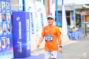 Photo HO CHI MINH CITY NIGHT RUN EXIMBANK 2026 - 130f2e8b4cc50c11ef054f6ab8eef5ec.jpg