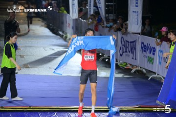Photo HO CHI MINH CITY NIGHT RUN EXIMBANK 2026 - 134e00bb6096fe43f3ce80a757dae1b3.jpg