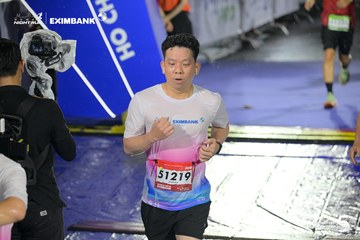 Photo HO CHI MINH CITY NIGHT RUN EXIMBANK 2026 - 1e01fd5a17b5a5f4db7831b2e5940807.jpg