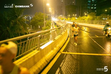 Photo HO CHI MINH CITY NIGHT RUN EXIMBANK 2026 - 249eff9fa27418bbe4e398657b31cfc7.jpg
