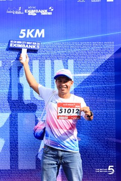 Photo HO CHI MINH CITY NIGHT RUN EXIMBANK 2026 - 2808fe9434caca6f1502b51c8516d33d.jpg