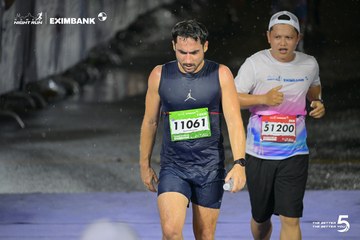 Photo HO CHI MINH CITY NIGHT RUN EXIMBANK 2026 - 2d30f72dfeb553fafdd1a6245c519a5c.jpg