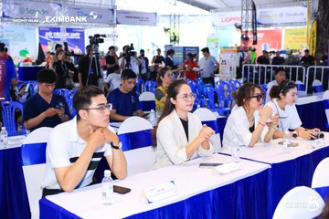 Photo HO CHI MINH CITY NIGHT RUN EXIMBANK 2026 - 32ca804cbe3606f09f99c28785f335f1.jpg