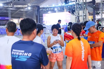 Photo HO CHI MINH CITY NIGHT RUN EXIMBANK 2026 - 39b99b3e3c9d1fcc070244b1fc5aa066.jpg