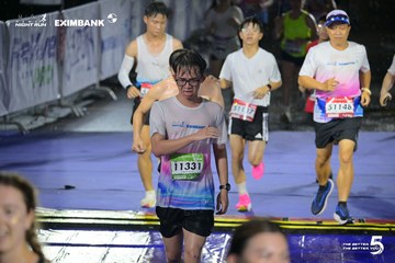Photo HO CHI MINH CITY NIGHT RUN EXIMBANK 2026 - 3a3aa882caf169cd603c8894d8a7bb42.jpg