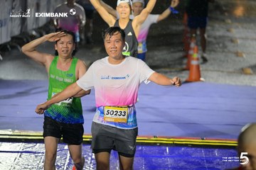 Photo HO CHI MINH CITY NIGHT RUN EXIMBANK 2026 - 42e39fbe1855ef88d920ed0f13a97f04.jpg