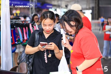 Photo HO CHI MINH CITY NIGHT RUN EXIMBANK 2026 - 488e9ea5dbeff7f065e3f4aa3d9457b1.jpg