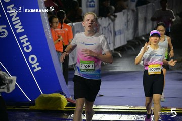 Photo HO CHI MINH CITY NIGHT RUN EXIMBANK 2026 - 6c0ac4bb685b70a1cff8a9dd8d3cffae.jpg