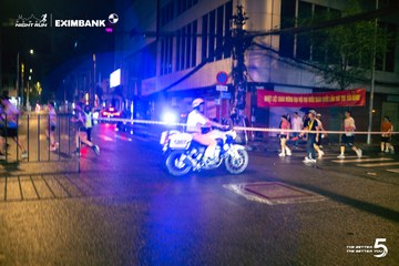 Photo HO CHI MINH CITY NIGHT RUN EXIMBANK 2026 - 73a7ef9a112768ef712c178a6fcfbc13.jpg