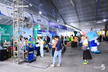 Photo HO CHI MINH CITY NIGHT RUN EXIMBANK 2026 - 7504fcbaf6fa4747022d37b3a9580961.jpg