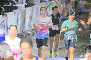 Photo HO CHI MINH CITY NIGHT RUN EXIMBANK 2026 - 7569b5cf726c80b33bbe6e0bfc0fdf69.jpg
