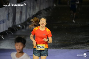 Photo HO CHI MINH CITY NIGHT RUN EXIMBANK 2026 - 7c34e7078ddc0f03b89516783242c36c.jpg