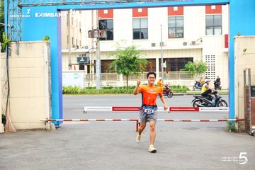 Photo HO CHI MINH CITY NIGHT RUN EXIMBANK 2026 - 80de2f18cb5521ad95936a65a9e925aa.jpg