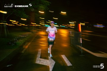 Photo HO CHI MINH CITY NIGHT RUN EXIMBANK 2026 - 8f6323d0aabb9a42a346fd37f0c55402.jpg