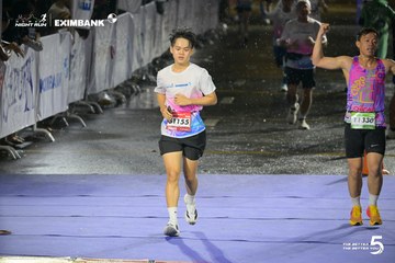 Photo HO CHI MINH CITY NIGHT RUN EXIMBANK 2026 - 96257844e29fc65188350129fed130ee.jpg