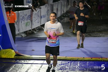 Photo HO CHI MINH CITY NIGHT RUN EXIMBANK 2026 - 98f1dfd8c5613a108e10526231cb0ee0.jpg