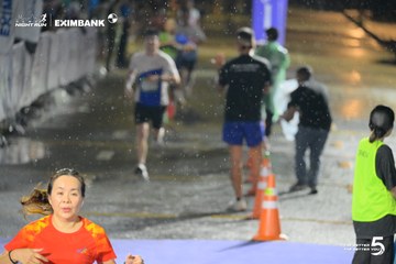 Photo HO CHI MINH CITY NIGHT RUN EXIMBANK 2026 - 9eeb8014283085736d24903952e93850.jpg