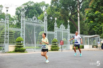 Photo HO CHI MINH CITY NIGHT RUN EXIMBANK 2026 - a092dd8ff33a1ff735c5cefab985f79c.jpg