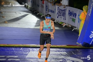 Photo HO CHI MINH CITY NIGHT RUN EXIMBANK 2026 - b1f9cf7c14d9bf4e5c4da46c2a17d0f1.jpg