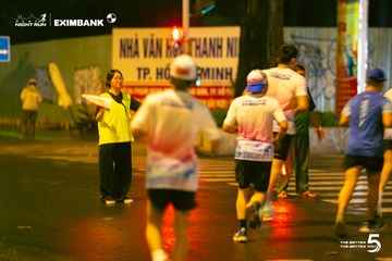 Photo HO CHI MINH CITY NIGHT RUN EXIMBANK 2026 - c921831a10468bd3c4690a6a480230f2.jpg