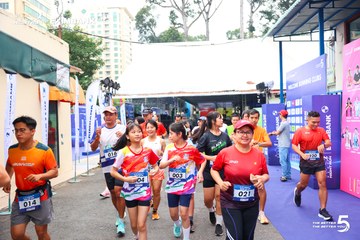 Photo HO CHI MINH CITY NIGHT RUN EXIMBANK 2026 - cce2a4c0a6b87d5ead6595c5903263be.jpg