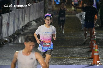Photo HO CHI MINH CITY NIGHT RUN EXIMBANK 2026 - d21ee6777acee182fcb0dcbb48112d2a.jpg