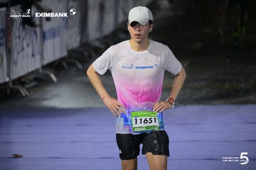 Photo HO CHI MINH CITY NIGHT RUN EXIMBANK 2026 - de9569789b2907816967ef2dde8070e3.jpg
