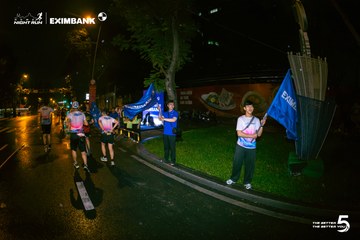 Photo HO CHI MINH CITY NIGHT RUN EXIMBANK 2026 - e061a67f64e39c751664108b07c28423.jpg