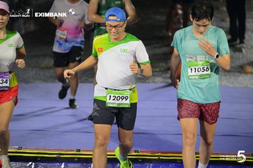 Photo HO CHI MINH CITY NIGHT RUN EXIMBANK 2026 - f68f1e610bff74a09649ef9fa72e4378.jpg