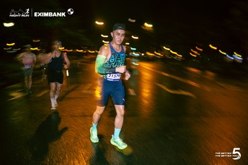 Photo HO CHI MINH CITY NIGHT RUN EXIMBANK 2026 - f8b7bfca51a8a534bc426bece83b77f1.jpg