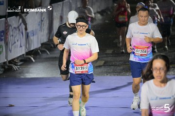 Photo HO CHI MINH CITY NIGHT RUN EXIMBANK 2026 - fe4da515a6ef1678f8af7c705588e1c8.jpg